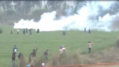 Photo of शंभू बॉर्डर पहुंचे हजारों किसान, पुलिस ने दागे आंसू गैस के गोले, पीछे हटने को तैयार नहीं किसान