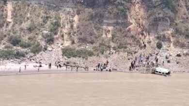 Photo of Uttarakhand News: टेंपो ट्रैवलर नदी में गिरा, 12 की मौत, एम्स पहुंचकर सीएम धामी ने जाना घायलों का हाल