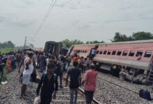 Photo of Train Accident: गोंडा में बड़ी रेल दुर्घटना, पटरी से उतरे डिब्रूगढ़ एक्सप्रेस के डिब्बे, 4 की मौत, कई घायल