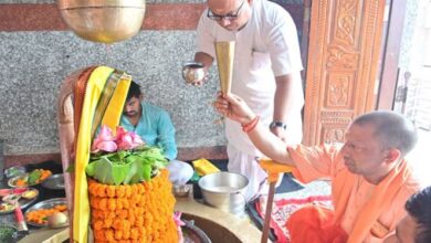 Photo of सीएम योगी ने मानसरोवर मंदिर में किया रुद्राभिषेक, लोक मंगल की कामना की