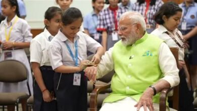 Photo of देशवासियों को पीएम मोदी ने दी रक्षाबंधन की शुभकमानाएं, स्कूली बच्चों ने बांधी राखी