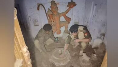 Photo of UP News: संभल में 46 साल बाद खुला शिव मंदिर, अफसरों ने कराई साफ-सफाई, शुरू हुई पूजा