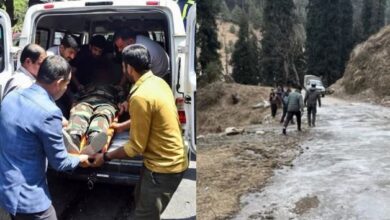 Photo of Jammu-Kashmir: सेना का वाहन गहरी खाई में गिरा, 10 जवानों की गई जान, 10 घायल