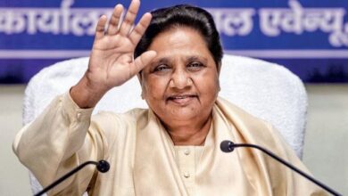 Photo of संकीर्ण राजनीतिक स्वार्थ के लिये धर्म को राजनीति और राजनीति को धर्म से जोड़ने के हमेशा बने रहते हैं कई ख़तरे: मायावती