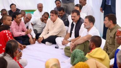 Photo of इंदौर पहुंचे राहुल गांधी: दूषित पानी पीने के कारण जान गंवाने वाले लोगों के परिजनों से मिले, स्मार्ट सिटी योजना पर उठाया सवाल
