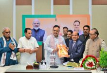 Photo of  900 पन्नों की रिपोर्ट से तय होगा पंचायतों का भविष्य, किस वार्ड में किसकी दावेदारी बदलेगी?