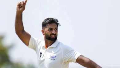 Photo of आतंकी हमले, हिंसा और हड़तालों के बीच निखरे आकिब नबी डार