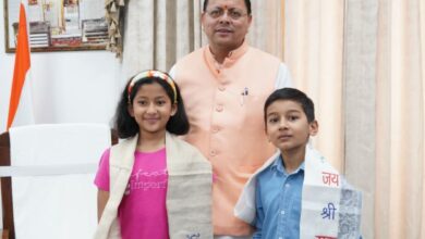 Photo of चोटी चढ़ने वाले नन्हे बच्चों को सीएम धामी ने दी शाबाशी