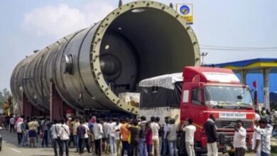 Photo of 308 चक्के वाला ट्रक, 200 टन की मशीन और 2 करोड़ का डीजल…