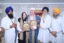 Photo of अमेरिकी राजदूत सर्जियो गोर अमृतसर में श्री दरबार साहिब में हुए नतमस्तक