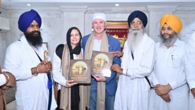 Photo of अमेरिकी राजदूत सर्जियो गोर अमृतसर में श्री दरबार साहिब में हुए नतमस्तक
