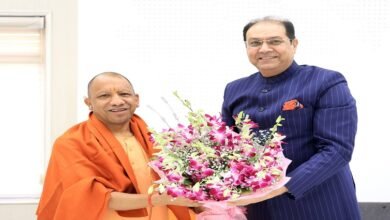 Photo of CM योगी से अल्पसंख्यक आयोग के अध्यक्ष मोहसिन रज़ा ने की शिष्टाचार भेंट