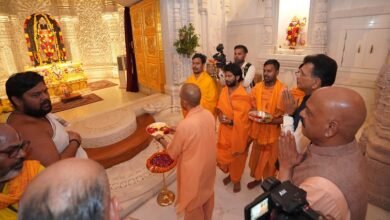 Photo of अयोध्या में सीएम योगी ने बजरंगबली का लिया आशीर्वाद, रामलला के दरबार में टेका माथा