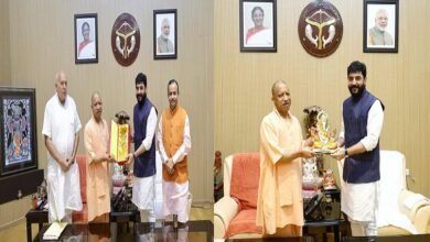 Photo of सीएम योगी से केंद्रीय राज्यमंत्री मुरलीधर मोहोल ने की शिष्टाचार भेंट