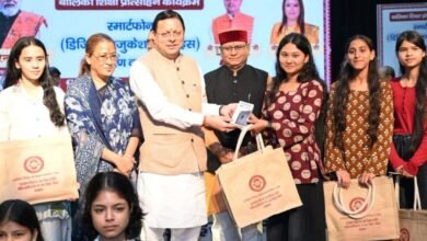 Photo of सरकार ने बालिकाओं को दिया स्मार्टफोन का तोहफा