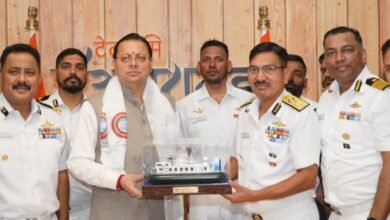 Photo of उत्तराखंड के 25 गौरवशाली वर्षों को समर्पित अभियान में शिखर पर फहराया गया 2,500 वर्ग फुट का विशाल ध्वज