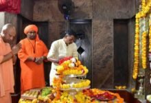 Photo of शारदीय नवरात्र: मां पाटेश्वरी के दरबार में सीएम योगी ने नवाया शीश