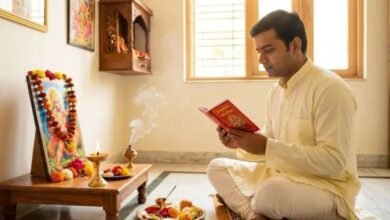 Photo of बजरंगबली के हाथ में वज्र और ध्वजा क्यों? हनुमान चालीसा की इस चौपाई से समझें इसका रहस्य 