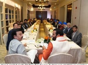 Photo of सिंगापुर में उद्योगपतियों संग CM सैनी की बैठक, हरियाणा के विकास और निवेश पर चर्चा