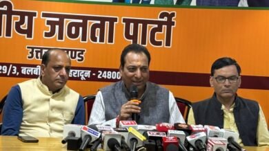 Photo of ‘उत्तराखंडियों को घुसपैठिया कहने का हक किसने दिया?’ अखिलेश पर बरसे विनोद चमोली