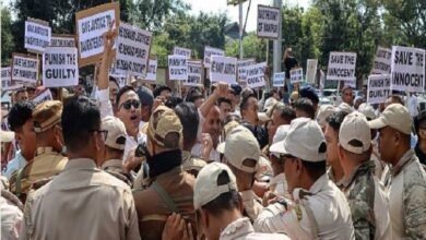 Photo of मणिपुर हिंसा: हमले के मामले में 3 गिरफ्तार, गांव में आगजनी के बाद बंद का ऐलान